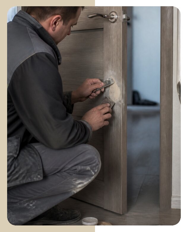 Профессиональный ремонт дверного полотна с выездом в Магадане